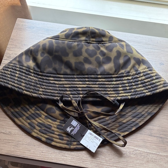 NWT Burberry Light Green Rain Hat size s/m spring 2019 collection